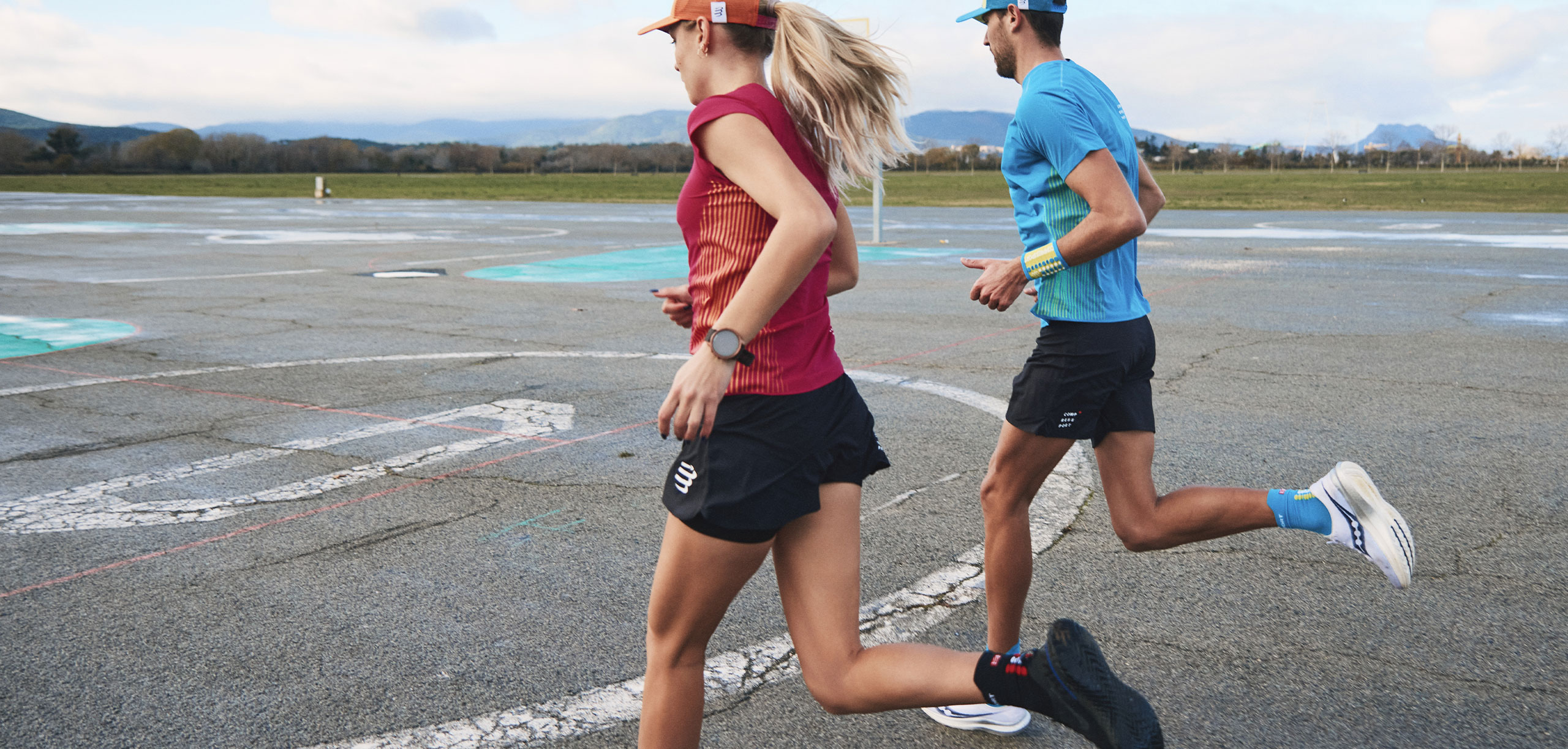 PRO RACING SOCKS V4.0 RUN HIGH - BLACKRED