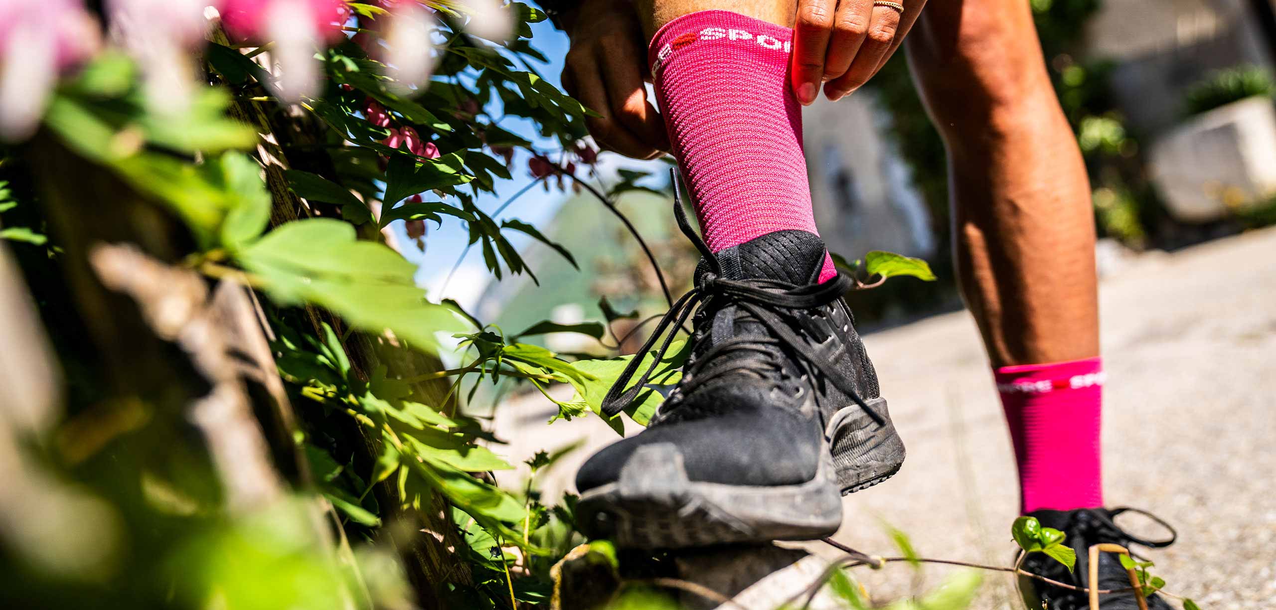 PRO RACING SOCKS V4.0 RUN HIGH - HOT PINK