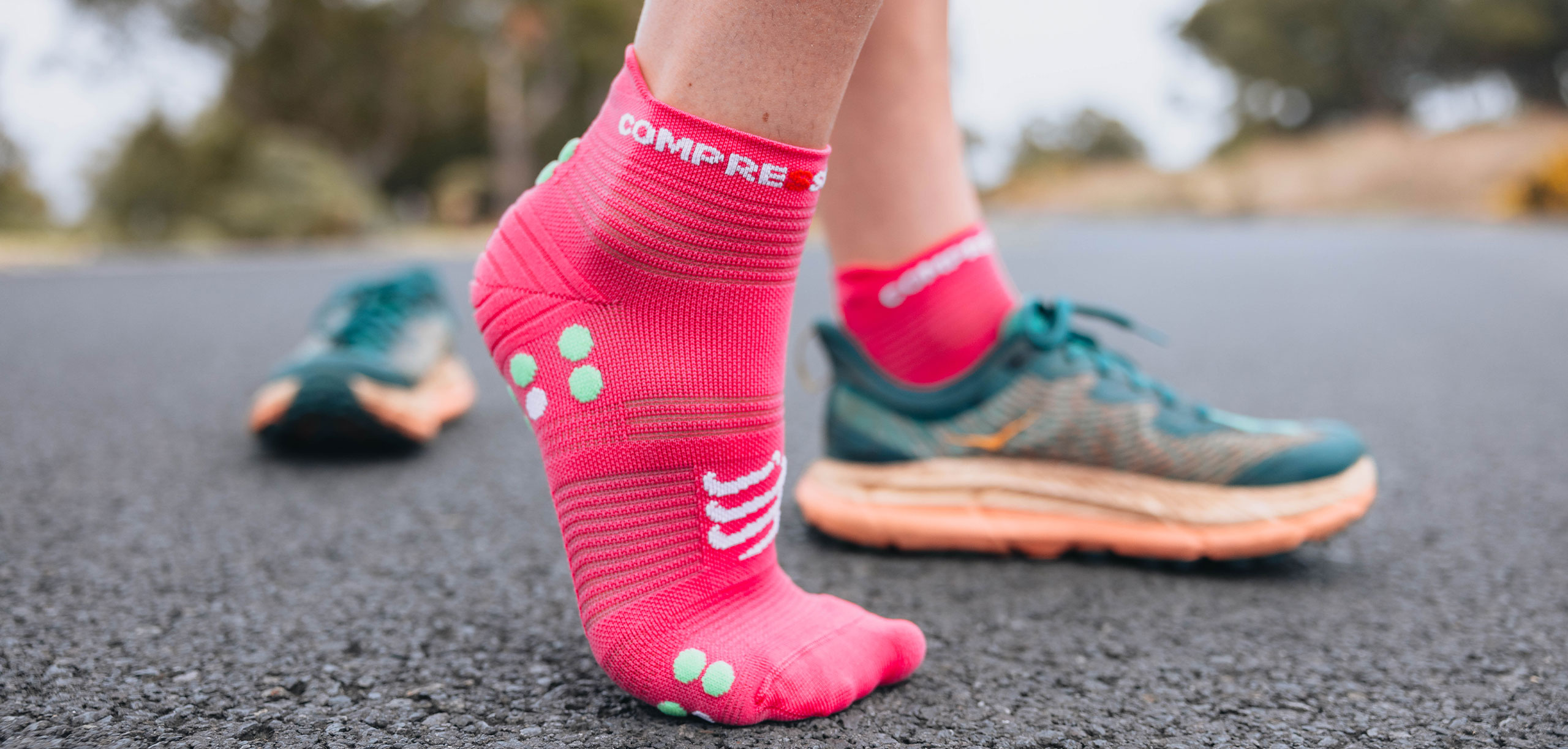 PRO RACING SOCKS V4.0 RUN LOW - HOT PINK