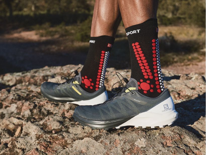 PRO RACING SOCKS V4.0 TRAIL - BLACKRED